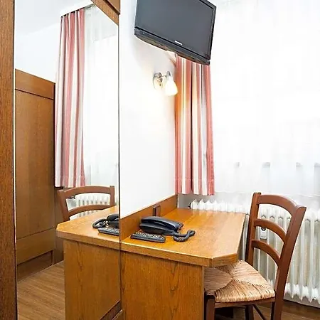 Otel Alt
